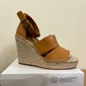 BNIB Treasure & Bond Sannibel leather wedge